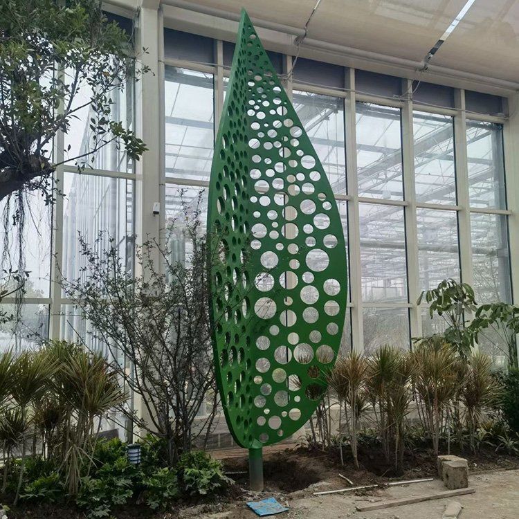 不銹鋼樹葉鏤空植物雕塑
