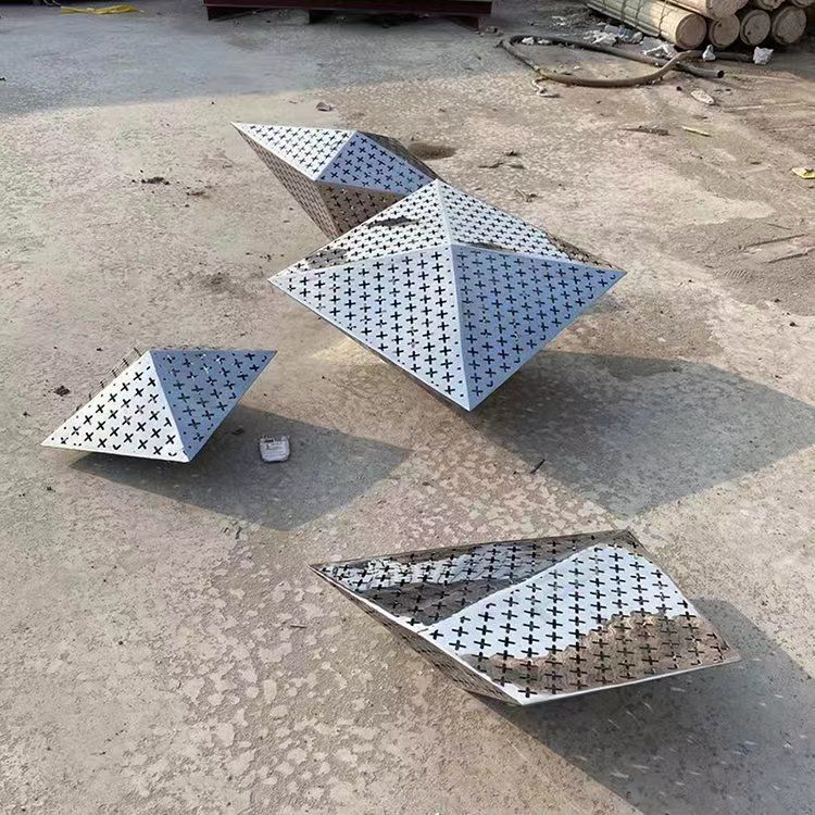 不銹鋼草坪鏡面石頭標志雕塑