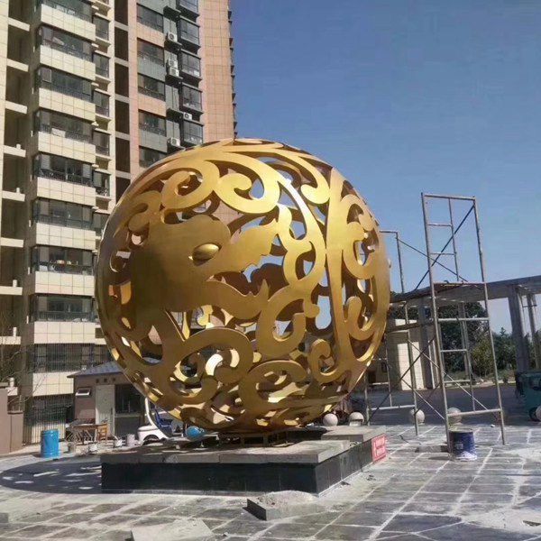 不銹鋼黃色鏤空球雕塑