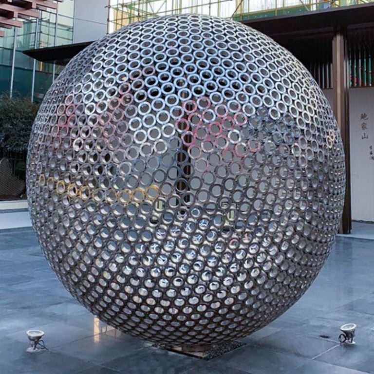 不銹鋼鏡面鏤空球雕塑