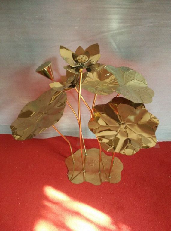 不銹鋼鈦金色荷葉雕塑
