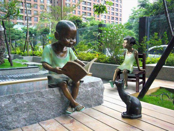 讀書兒童嬉戲景觀銅雕