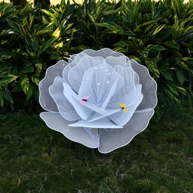 草坪不銹鋼花朵雕塑
