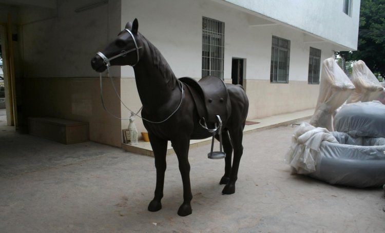 不銹鋼鞍馬運(yùn)動(dòng)雕塑