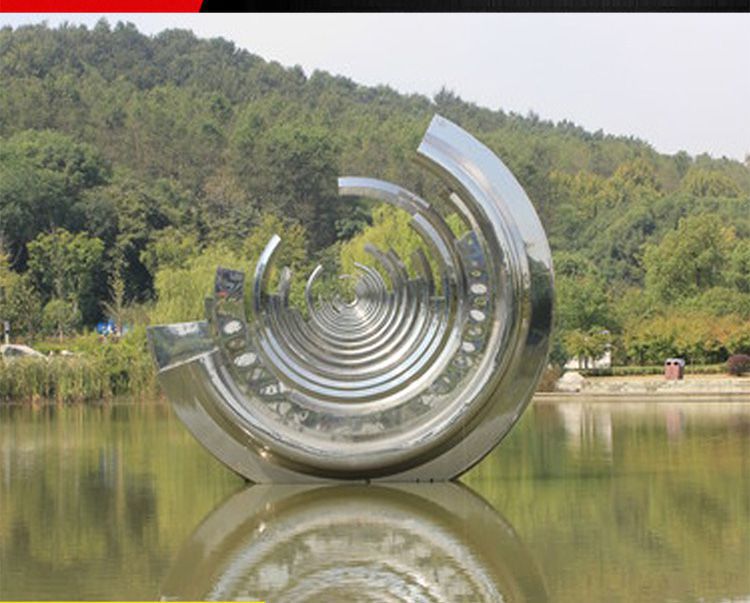 不銹鋼廣場水中月雕塑