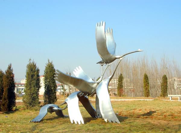 廣場(chǎng)大型不銹鋼飛鳥(niǎo)雕塑