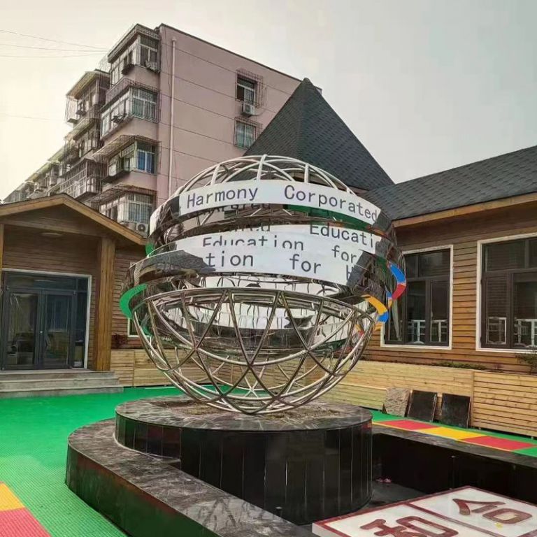 不銹鋼噴泉雕塑具有諸多顯著特點