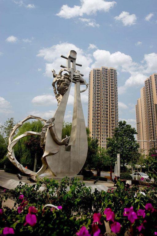 抽象彈琵琶雕塑 城市景觀 