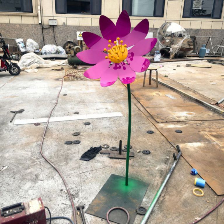 小區(qū)不銹鋼花朵雕塑