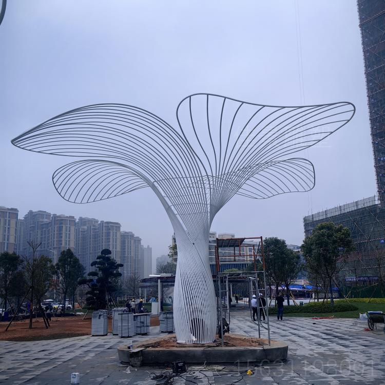 廣場不銹鋼鏤空樹雕塑